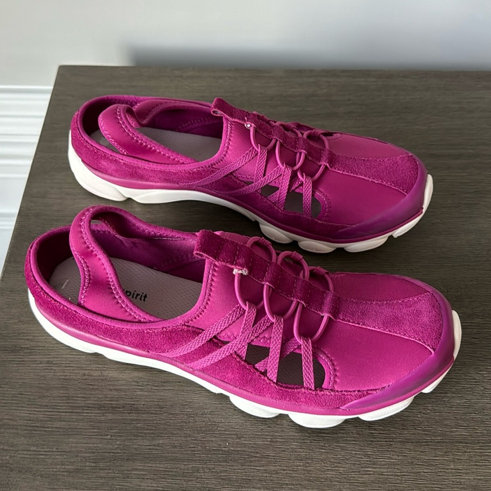 🆕 NWOT  Easy Spirit E360 Revive2 Women’s Slip On Sneakers.  9N